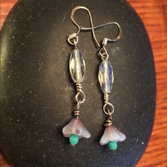 Dainty flower earrings - Picture 1 of 3